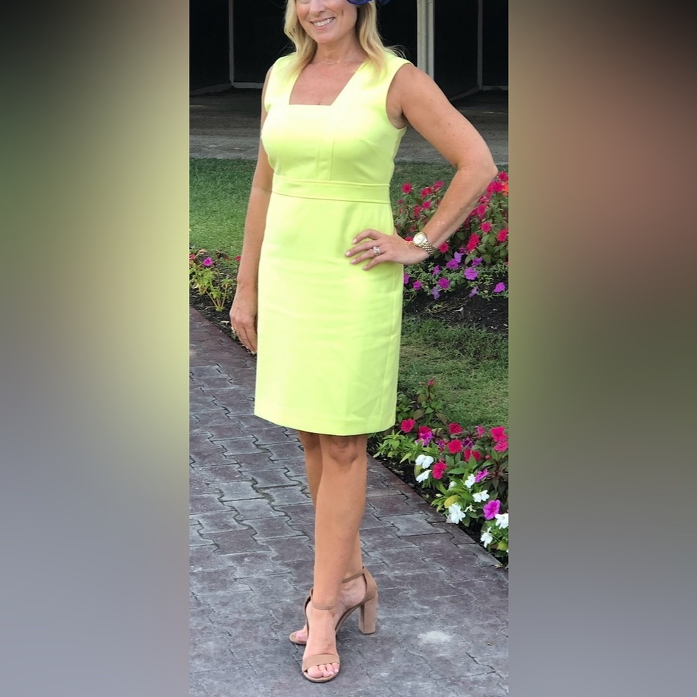 Ann Taylor seamed v neck sheath dress in bright yellow size 6